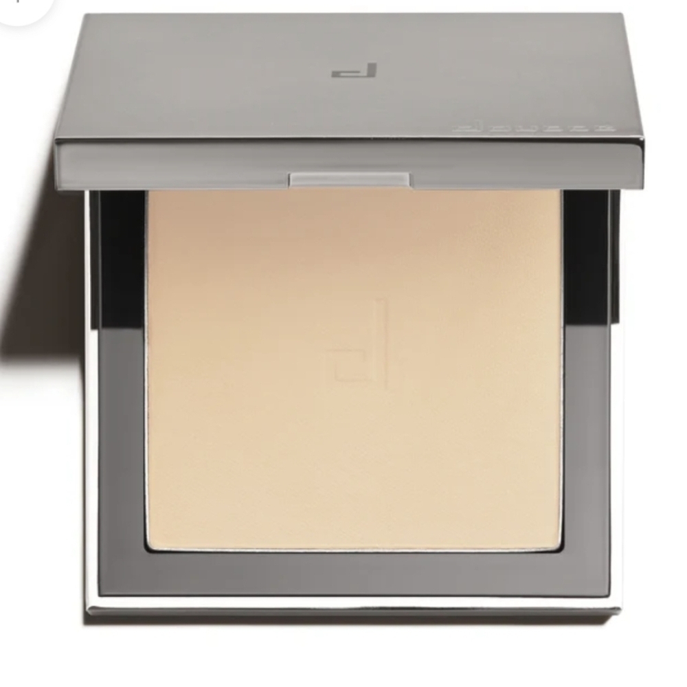 NWOT Doucce Cache Creme Powder Foundation NL1